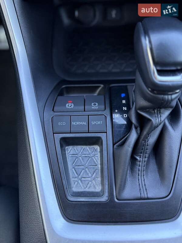 Позашляховик / Кросовер Toyota RAV4 2020 в Дніпрі