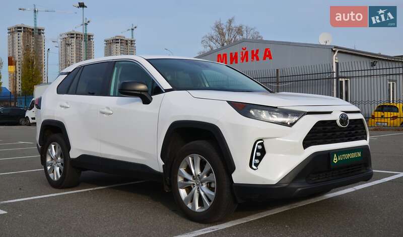Внедорожник / Кроссовер Toyota RAV4 2022 в Киеве