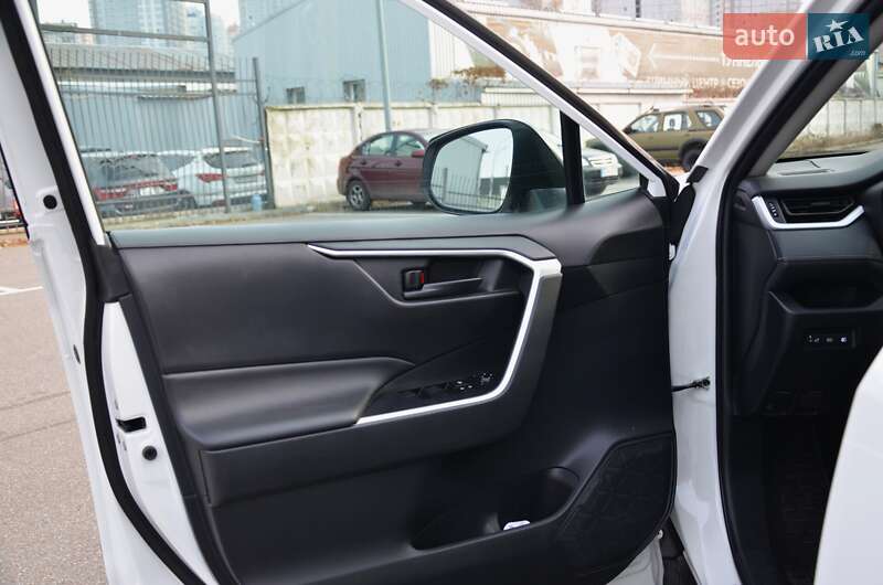 Внедорожник / Кроссовер Toyota RAV4 2022 в Киеве