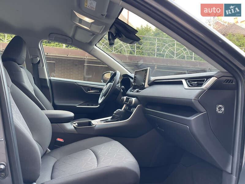 Внедорожник / Кроссовер Toyota RAV4 2022 в Черновцах