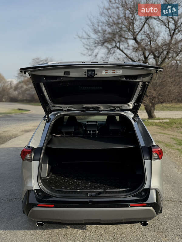 Внедорожник / Кроссовер Toyota RAV4 2019 в Днепре