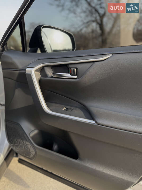 Внедорожник / Кроссовер Toyota RAV4 2019 в Днепре