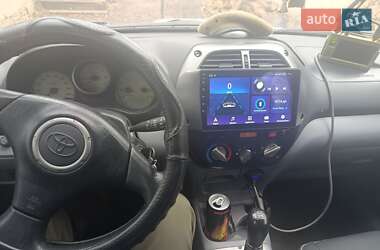 Внедорожник / Кроссовер Toyota RAV4 2001 в Краматорске