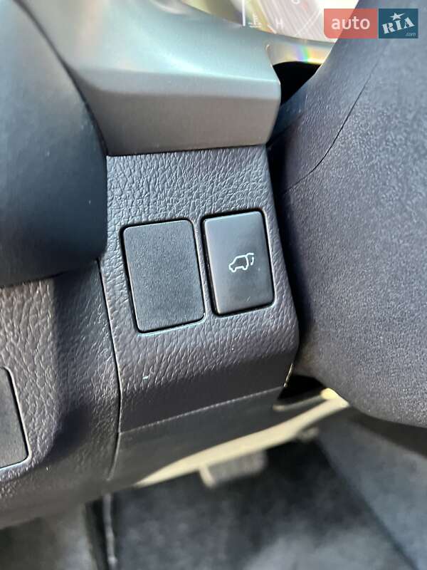 Внедорожник / Кроссовер Toyota RAV4 2016 в Киеве