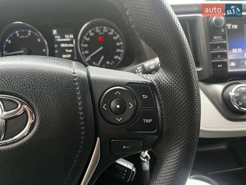 Внедорожник / Кроссовер Toyota RAV4 2015 в Днепре