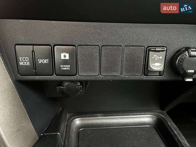 Внедорожник / Кроссовер Toyota RAV4 2015 в Днепре