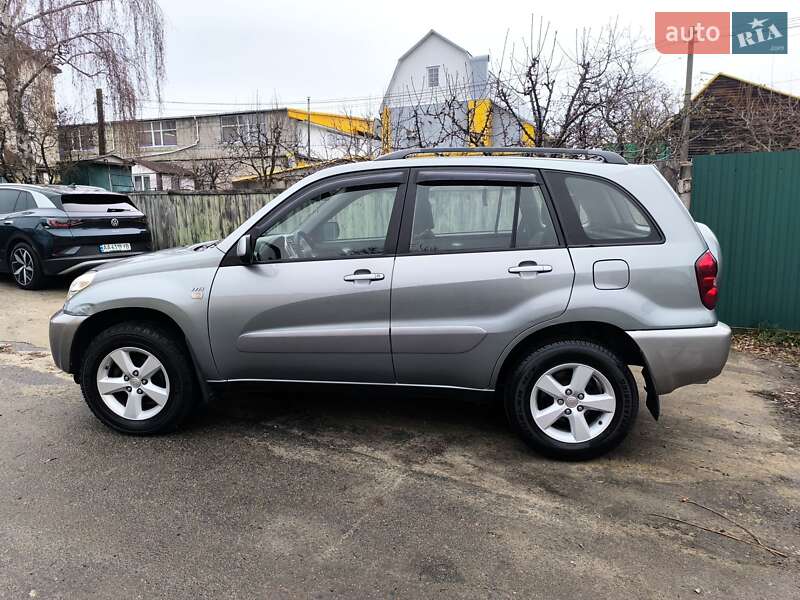 Позашляховик / Кросовер Toyota RAV4 2003 в Києві