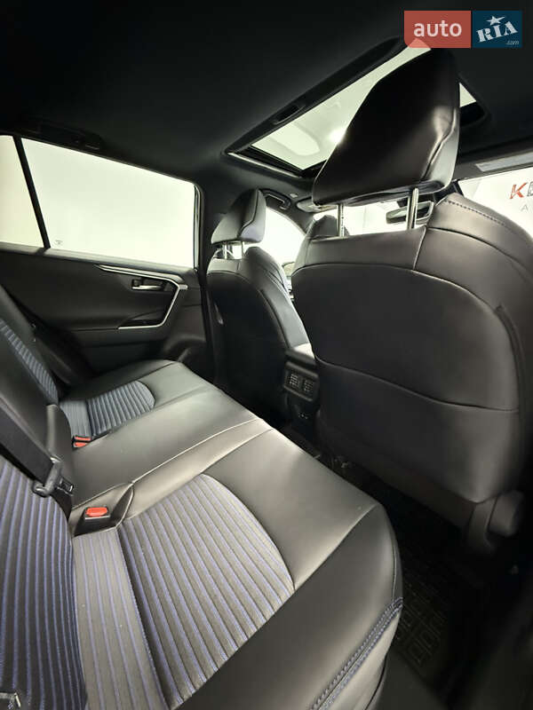 Позашляховик / Кросовер Toyota RAV4 2023 в Одесі