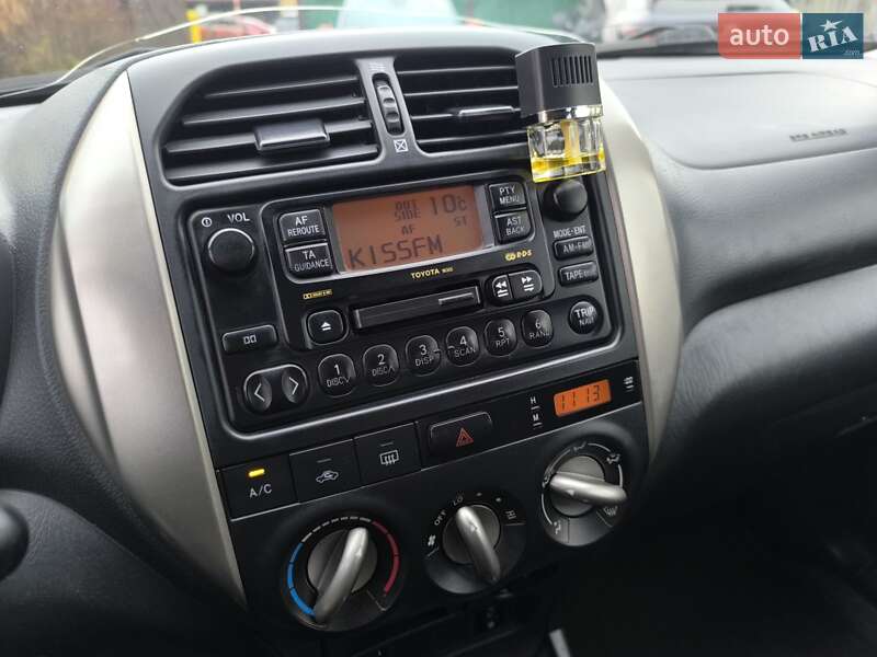 Позашляховик / Кросовер Toyota RAV4 2003 в Києві