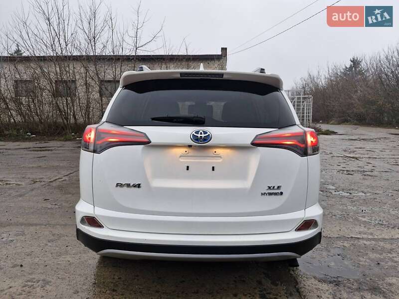 Позашляховик / Кросовер Toyota RAV4 2017 в Умані