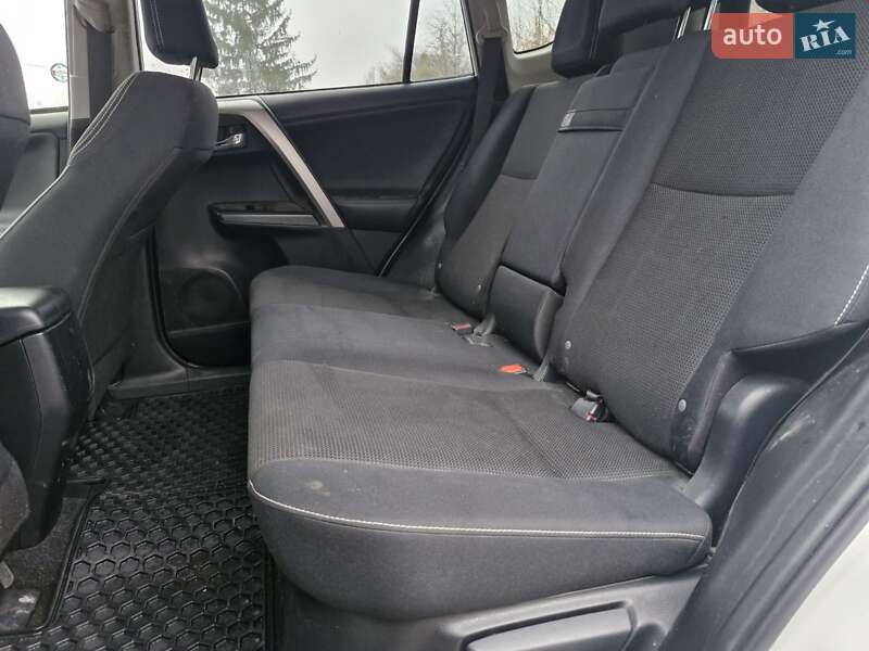 Позашляховик / Кросовер Toyota RAV4 2017 в Умані