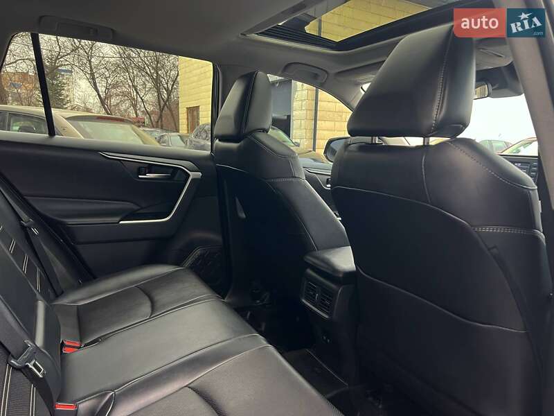 Внедорожник / Кроссовер Toyota RAV4 2021 в Ивано-Франковске