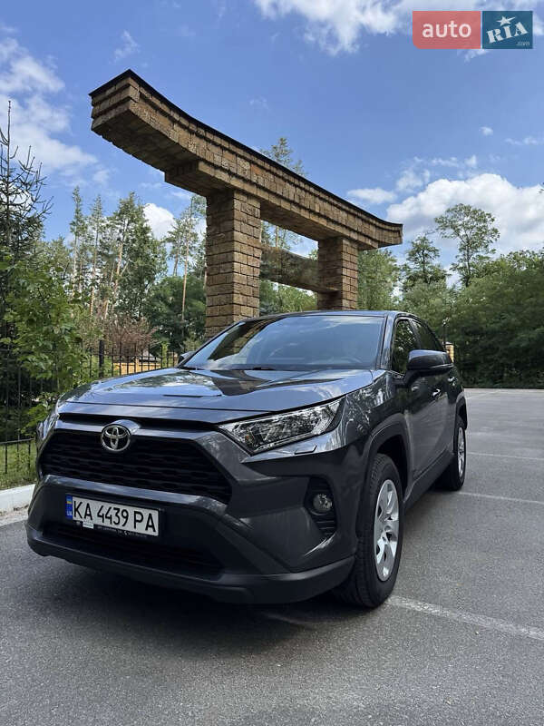 Позашляховик / Кросовер Toyota RAV4 2020 в Києві