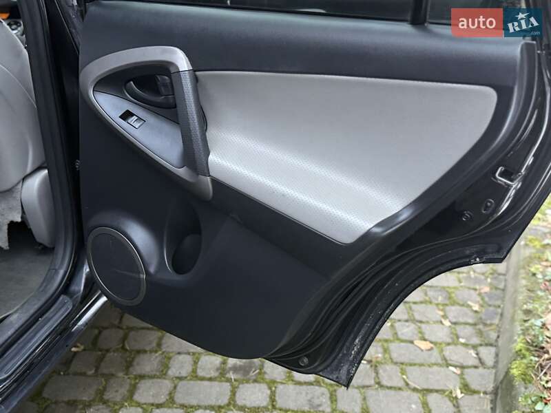 Позашляховик / Кросовер Toyota RAV4 2008 в Львові