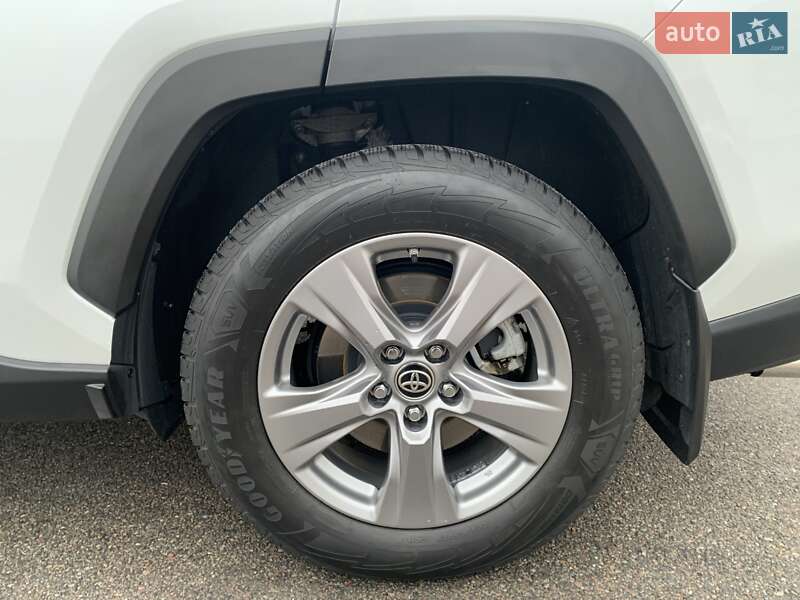 Позашляховик / Кросовер Toyota RAV4 2023 в Києві