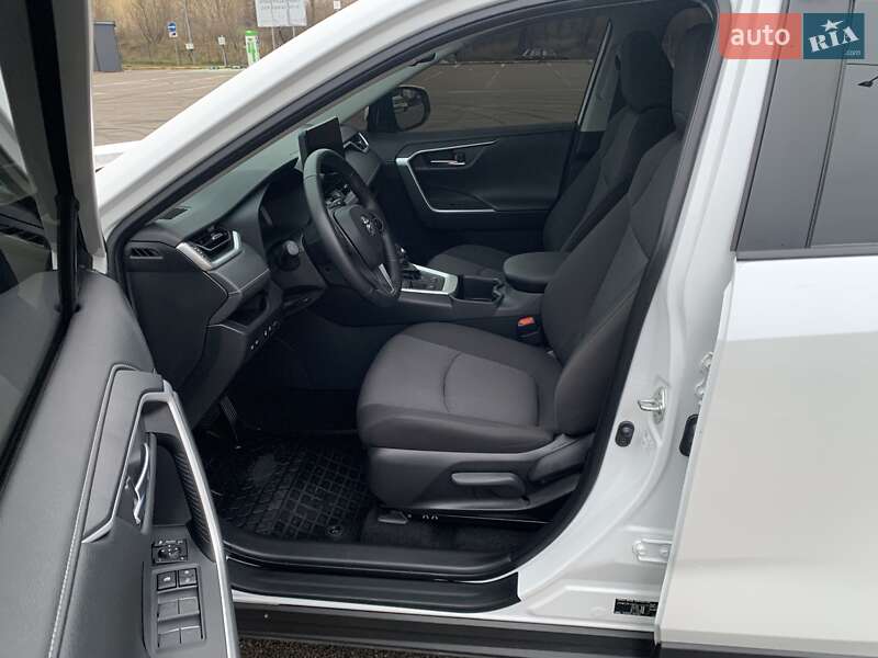 Позашляховик / Кросовер Toyota RAV4 2023 в Києві