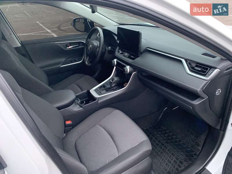 Позашляховик / Кросовер Toyota RAV4 2023 в Києві