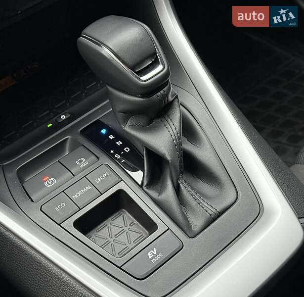 Позашляховик / Кросовер Toyota RAV4 2023 в Києві