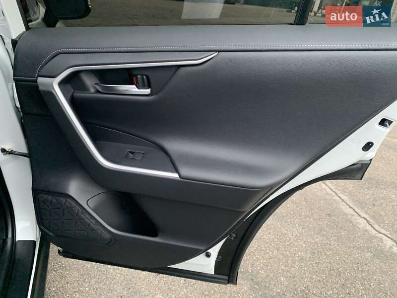 Позашляховик / Кросовер Toyota RAV4 2023 в Києві