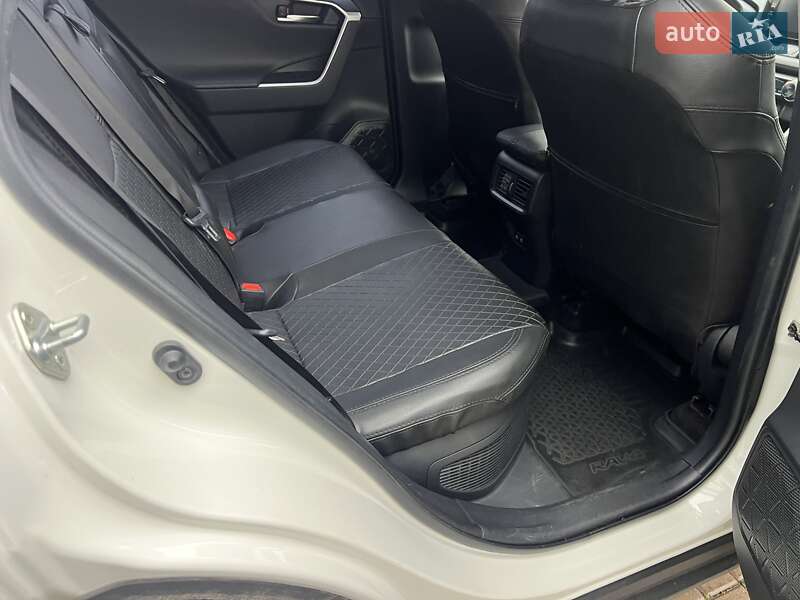 Позашляховик / Кросовер Toyota RAV4 2019 в Києві