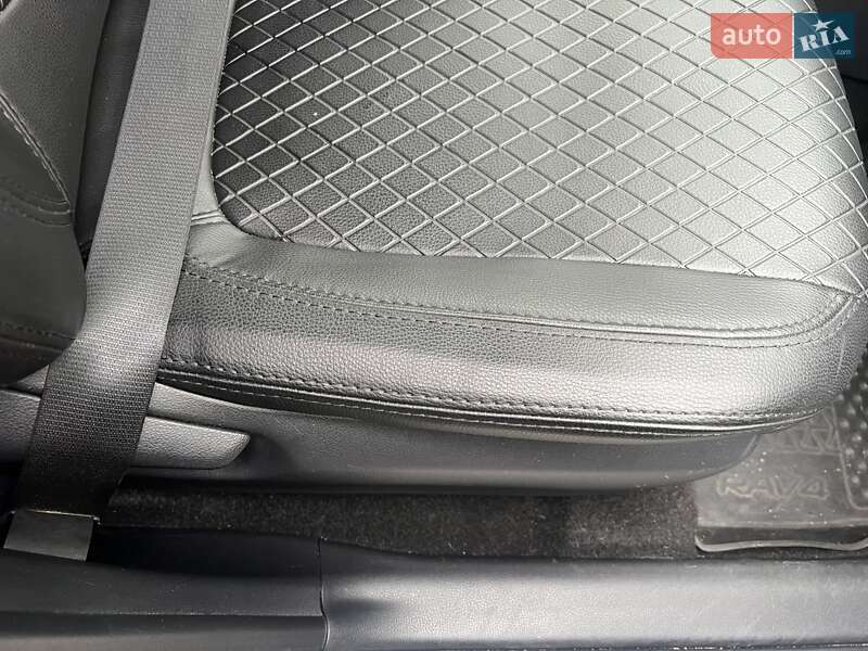 Позашляховик / Кросовер Toyota RAV4 2019 в Києві