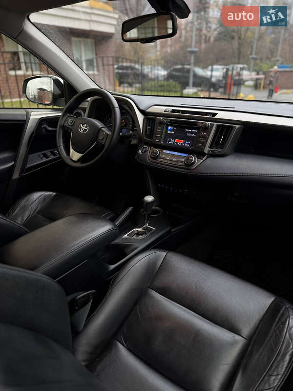 Позашляховик / Кросовер Toyota RAV4 2013 в Києві