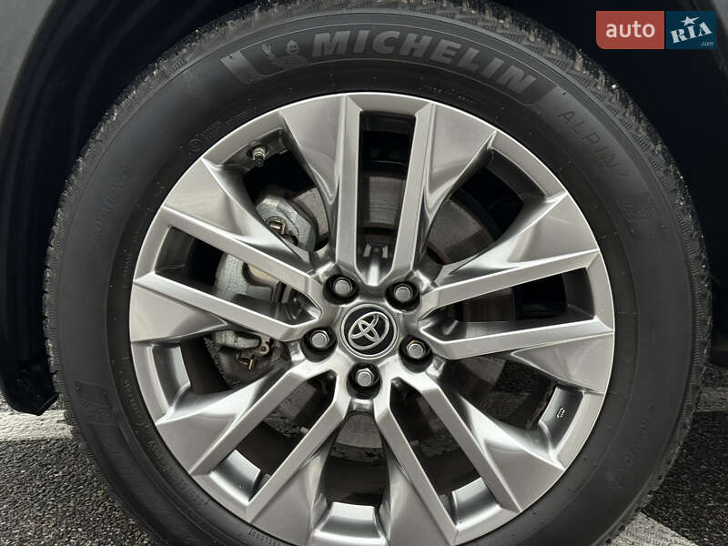 Позашляховик / Кросовер Toyota RAV4 2024 в Києві