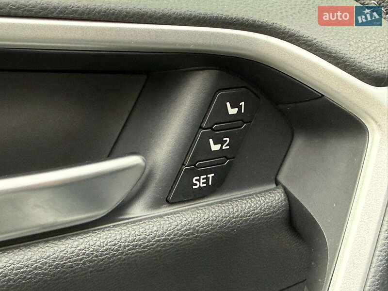Позашляховик / Кросовер Toyota RAV4 2024 в Києві