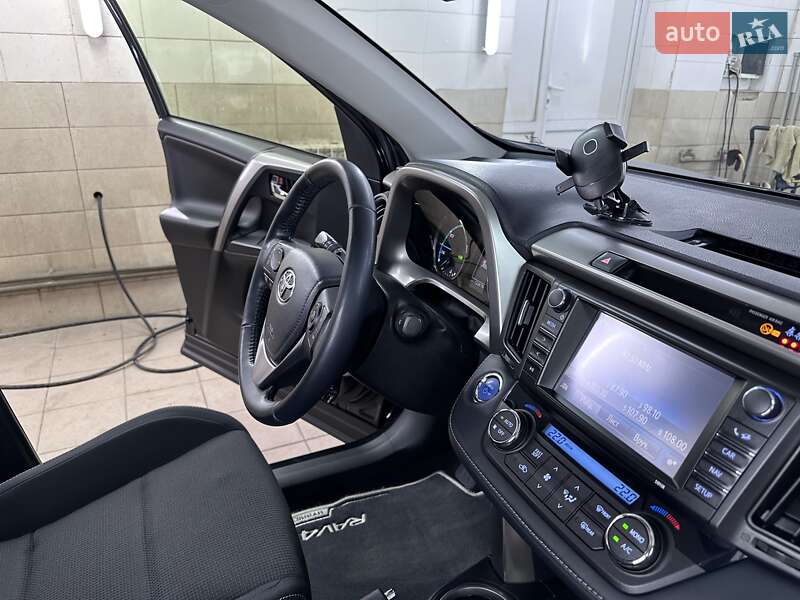Позашляховик / Кросовер Toyota RAV4 2018 в Сумах