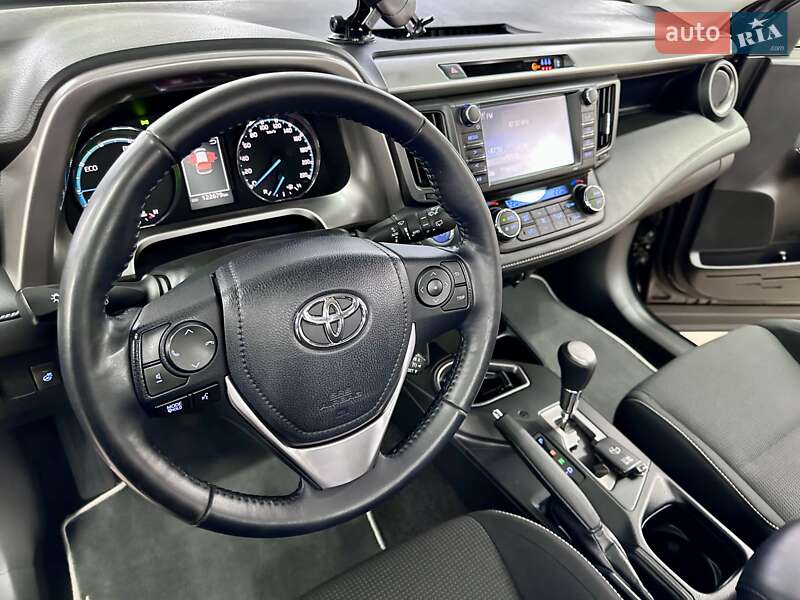 Позашляховик / Кросовер Toyota RAV4 2018 в Сумах