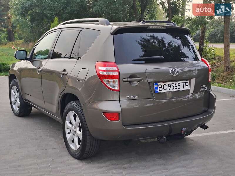 Внедорожник / Кроссовер Toyota RAV4 2010 в Львове