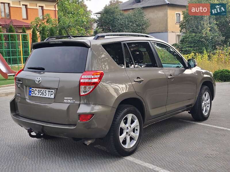 Внедорожник / Кроссовер Toyota RAV4 2010 в Львове