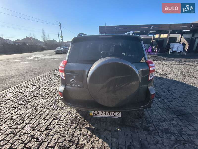 Внедорожник / Кроссовер Toyota RAV4 2012 в Софиевской Борщаговке