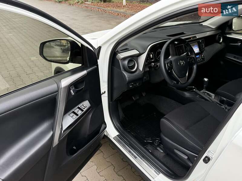 Позашляховик / Кросовер Toyota RAV4 2016 в Києві фото 38 Позашляховик / Кросовер Toyota RAV4 2016 в Києві