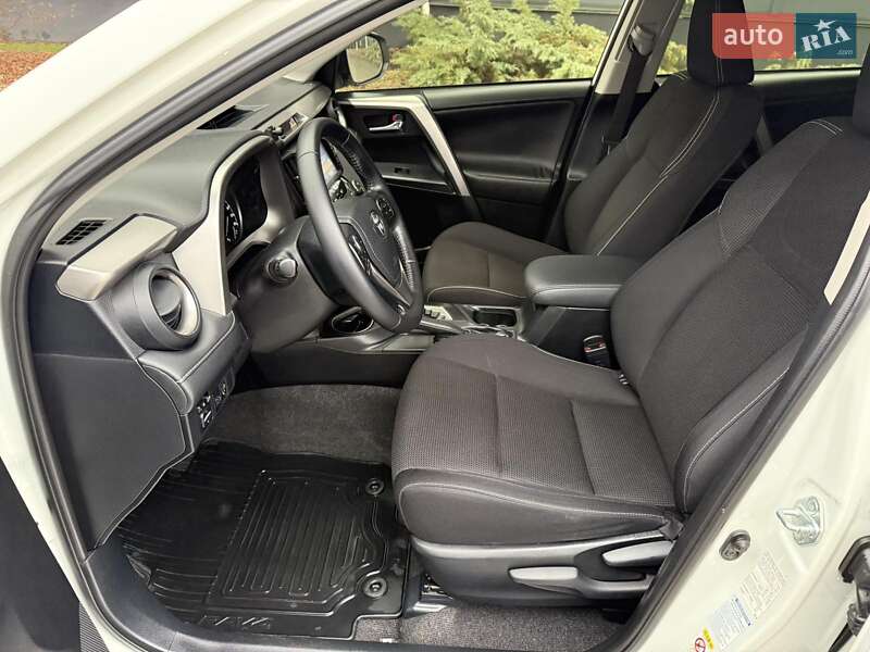 Позашляховик / Кросовер Toyota RAV4 2016 в Києві фото 41 Позашляховик / Кросовер Toyota RAV4 2016 в Києві