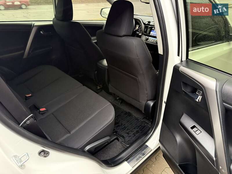 Позашляховик / Кросовер Toyota RAV4 2016 в Києві фото 76 Позашляховик / Кросовер Toyota RAV4 2016 в Києві