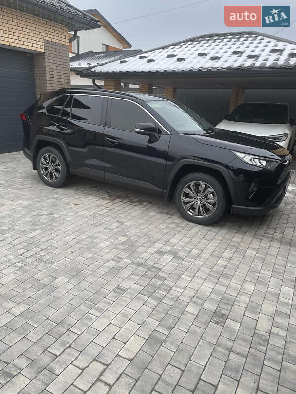 Внедорожник / Кроссовер Toyota RAV4 2023 в Виннице