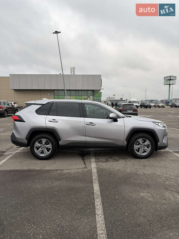Внедорожник / Кроссовер Toyota RAV4 2023 в Киеве