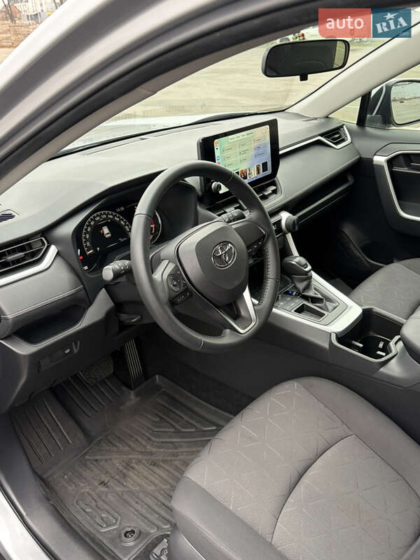 Внедорожник / Кроссовер Toyota RAV4 2023 в Киеве
