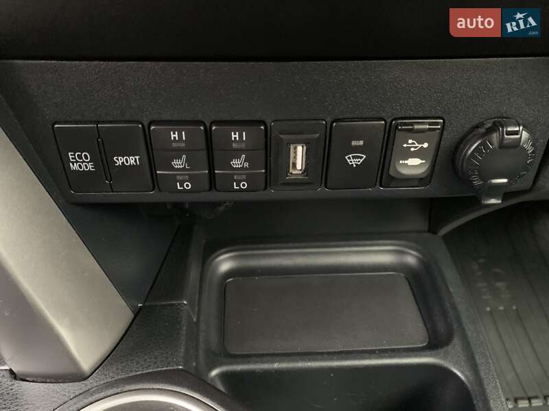 Позашляховик / Кросовер Toyota RAV4 2016 в Києві фото 67 Позашляховик / Кросовер Toyota RAV4 2016 в Києві