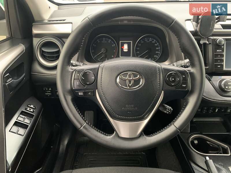 Позашляховик / Кросовер Toyota RAV4 2016 в Києві фото 54 Позашляховик / Кросовер Toyota RAV4 2016 в Києві
