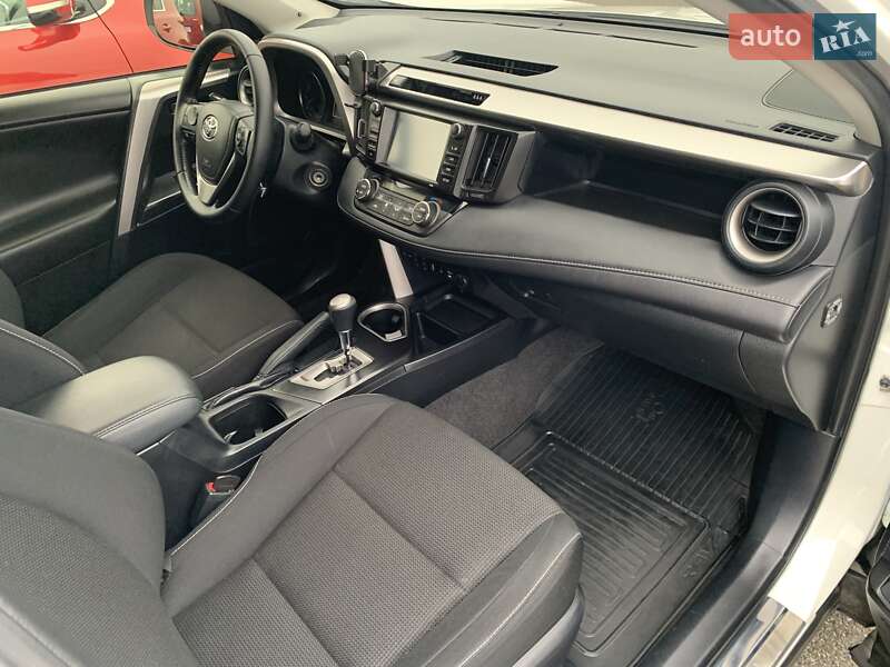 Позашляховик / Кросовер Toyota RAV4 2016 в Києві фото 48 Позашляховик / Кросовер Toyota RAV4 2016 в Києві