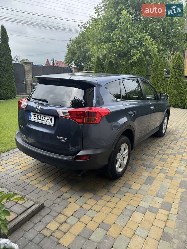 Позашляховик / Кросовер Toyota RAV4 2013 в Чернівцях