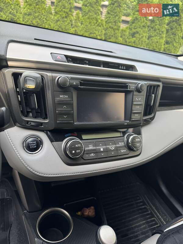 Позашляховик / Кросовер Toyota RAV4 2013 в Чернівцях