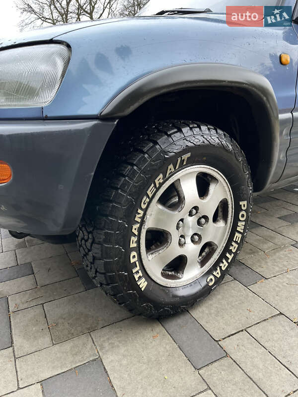Позашляховик / Кросовер Toyota RAV4 1995 в Калуші