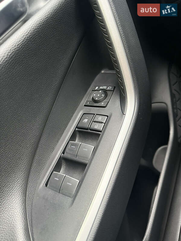 Внедорожник / Кроссовер Toyota RAV4 2024 в Киеве