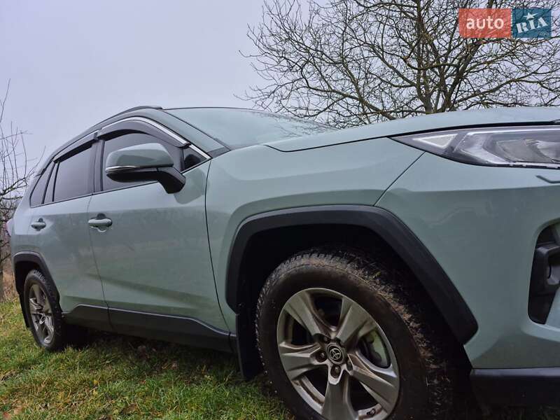 Внедорожник / Кроссовер Toyota RAV4 2023 в Ильинцах
