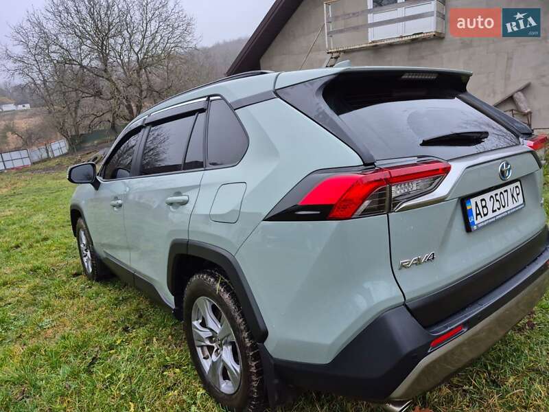 Внедорожник / Кроссовер Toyota RAV4 2023 в Ильинцах