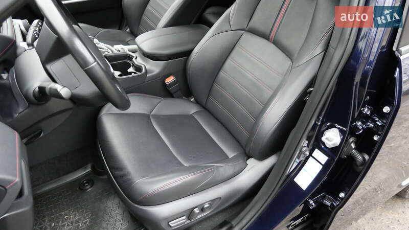 Позашляховик / Кросовер Toyota RAV4 2020 в Львові