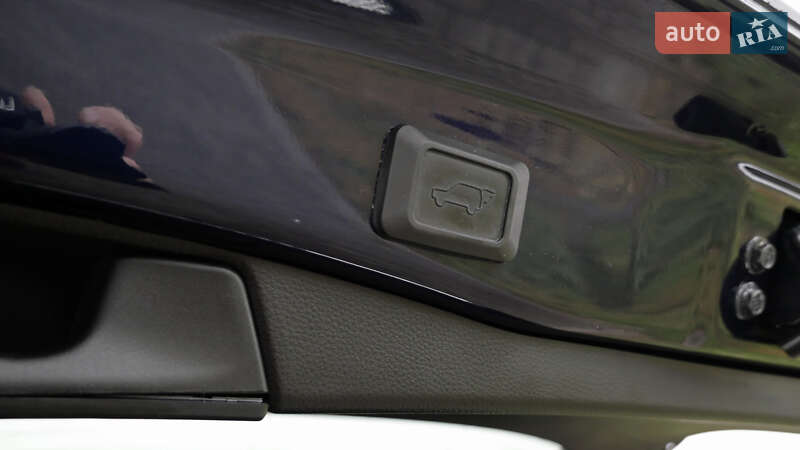 Позашляховик / Кросовер Toyota RAV4 2020 в Львові